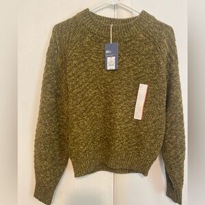 XS Green Target Universal Thread sweater